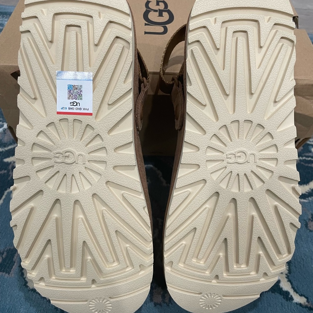 UGG Goldenstar Tan Clog - Picture 5 of 6